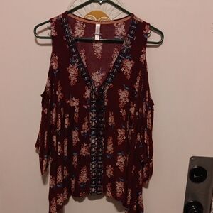 💜 3/$15💜Xhilaration Burgundy Floral Cold Shoulder Blouse💜